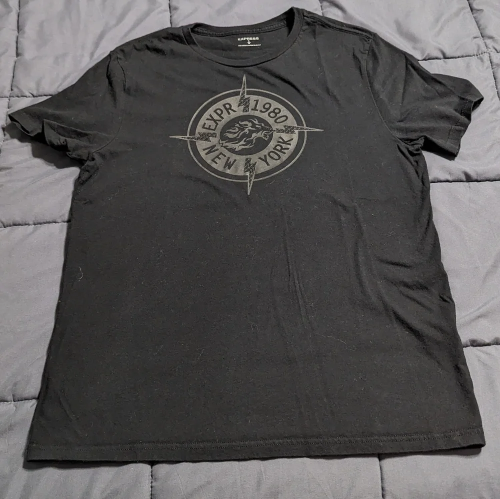 🔥🔥Bundle Deal 1 Express & 1 American Eagle Mens Graphic T-Shirts Size Medium